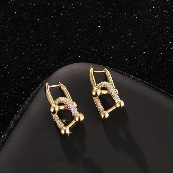 Anthro Crystal Horseshoe Mini Hinges U-Shaped 2-Dangle Drop Earrings Clear Dia - Picture 12 of 16